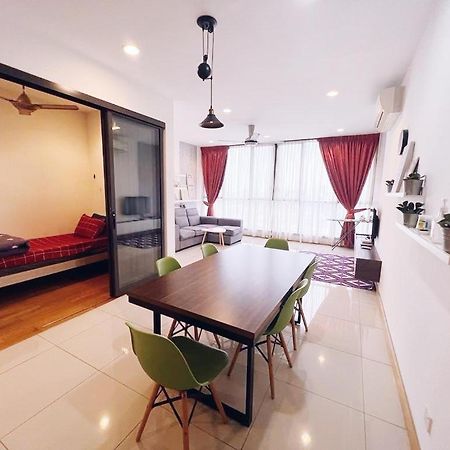 Connected Train 3 Bedrooms - Above Klgateway Mall 14 Куала-Лумпур Екстер'єр фото