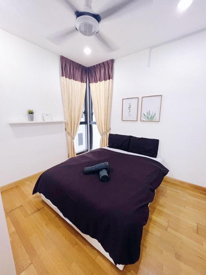 Connected Train 3 Bedrooms - Above Klgateway Mall 14 Куала-Лумпур Екстер'єр фото