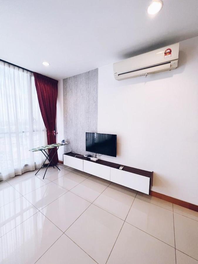 Connected Train 3 Bedrooms - Above Klgateway Mall 14 Куала-Лумпур Екстер'єр фото