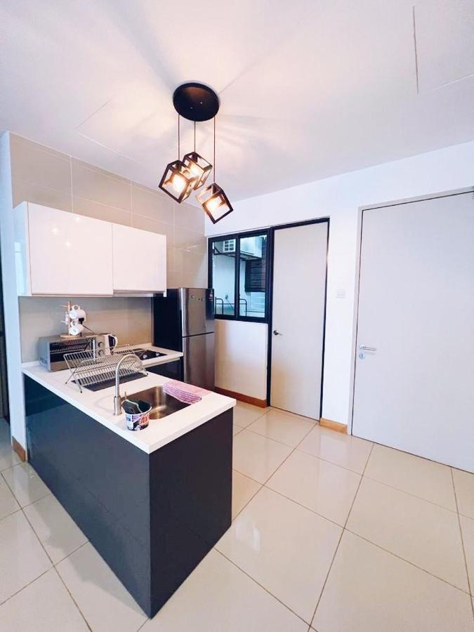 Connected Train 3 Bedrooms - Above Klgateway Mall 14 Куала-Лумпур Екстер'єр фото