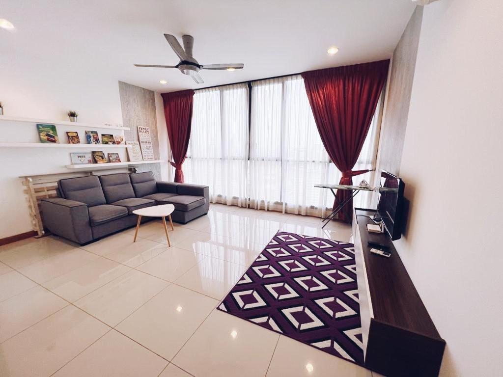 Connected Train 3 Bedrooms - Above Klgateway Mall 14 Куала-Лумпур Екстер'єр фото