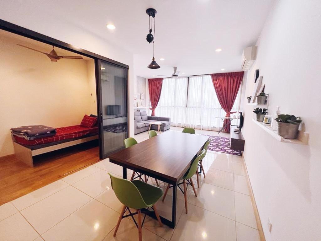 Connected Train 3 Bedrooms - Above Klgateway Mall 14 Куала-Лумпур Екстер'єр фото